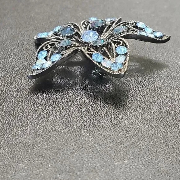 Annaleece by Devries dark silver tone blue flower brooch - Picture 4 of 6